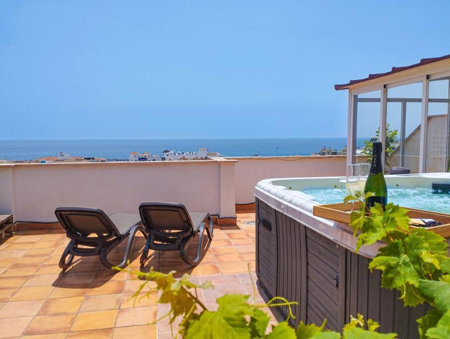 Penthouse With Jacuzzi And Spectacular Sea Views Daire Nerja Dış mekan fotoğraf