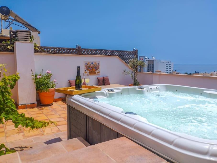 Penthouse With Jacuzzi And Spectacular Sea Views Daire Nerja Dış mekan fotoğraf