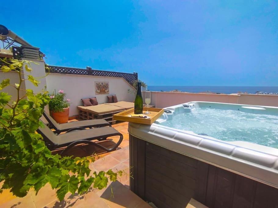 Penthouse With Jacuzzi And Spectacular Sea Views Daire Nerja Dış mekan fotoğraf